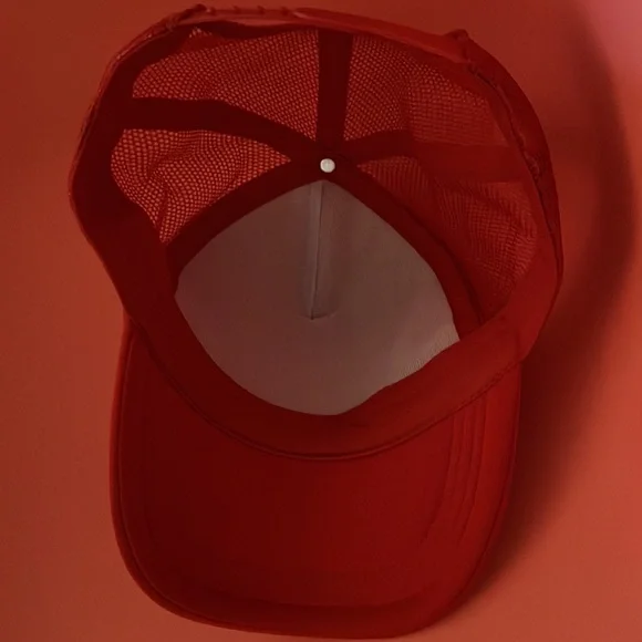 The Hong Kong Cable Car Red Hat - Picture 3 of 4